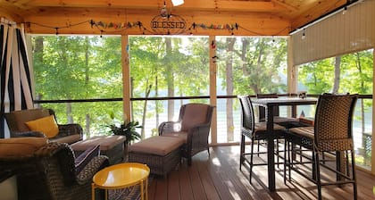 Rumbling Bald Lakefront, Golf & Mountain View Retreat! Family Friendly Retreat!