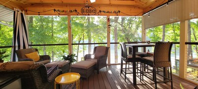 Rumbling Bald Lakefront, Golf & Mountain View Retreat! Family Friendly Retreat!