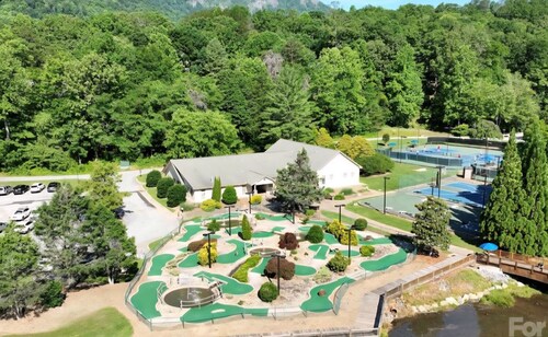 Serene Lakefront, Golf Course & Mountain View Retreat! Family & Pet Friendly!