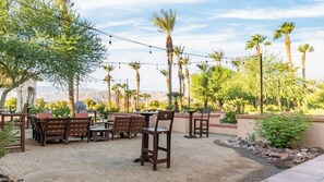 Outdoor dining - Marriotts Shadow Ridge - 1 Bedroom (Palm Desert)