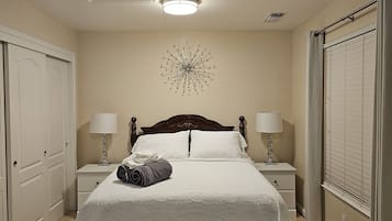 1 dormitorio, colchones con acolchado adicional, escritorio