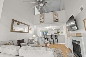 TV - Jen's Bay Retreat By Beach Star (Surfside Beach)