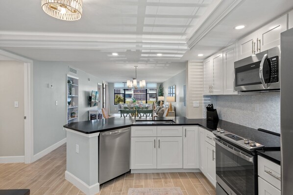 Fridge, microwave, oven, stovetop - Loggerhead Cay 411 beautifully designed steps to beach! (Sanibel)