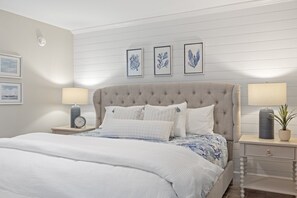 2 bedrooms, free WiFi, bed sheets - Loggerhead Cay 411 beautifully designed steps to beach! (Sanibel)