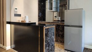 Executive Double Room | In-room safe, desk, blackout drapes, WiFi (free) - Muen Yuan Dong Hot Spring Hotel (Jiaoxi)