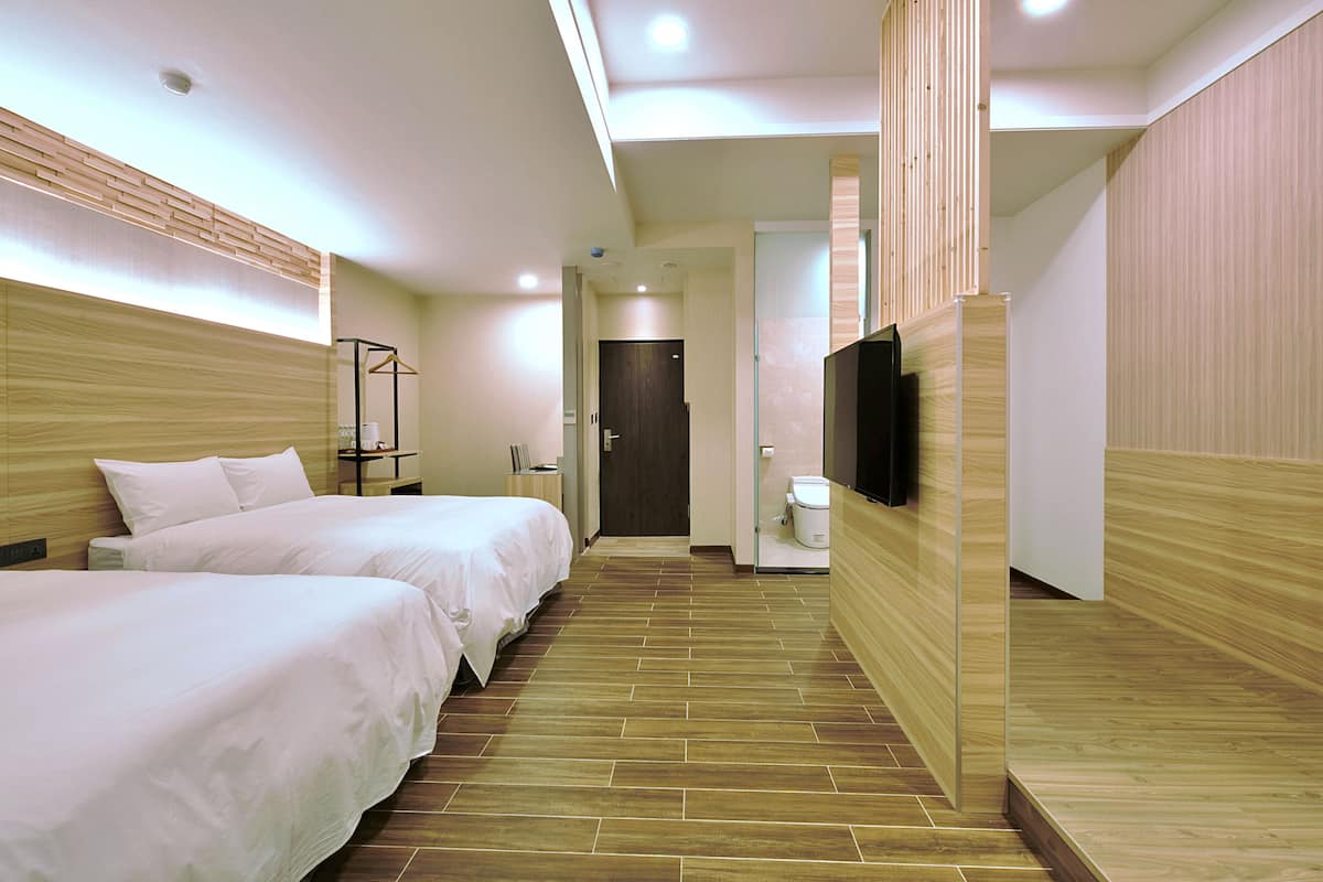 Signature Quadruple Room | In-room safe, desk, blackout drapes, WiFi (free)
