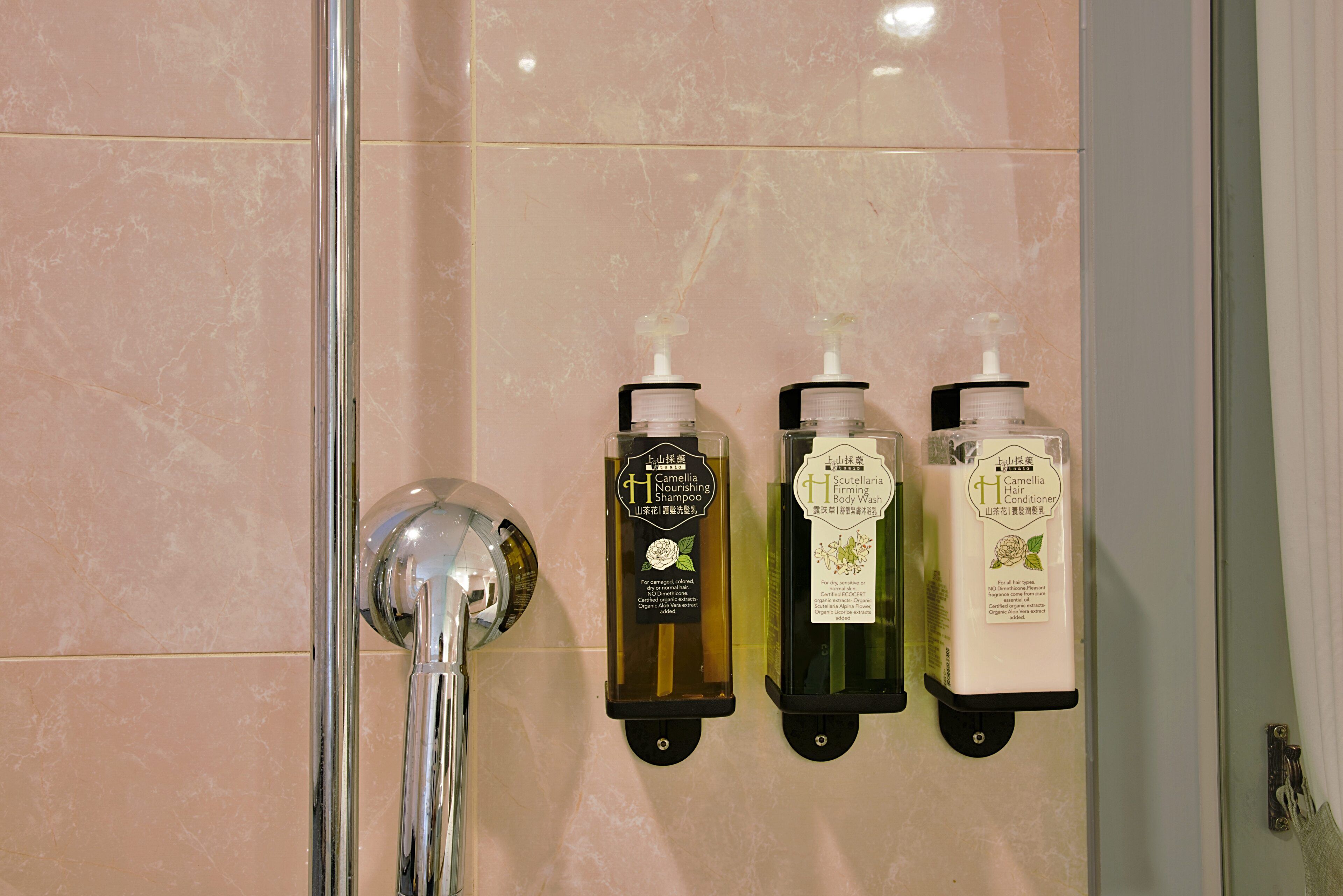 separate bathtub and shower, spring water bathtub, rainfall showerhead