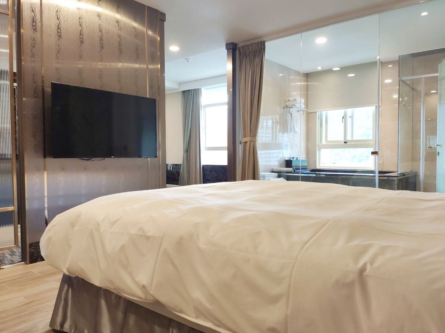 executive double room | in-room safe, desk, blackout curtains, free wifi