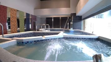 Indoor spa tub