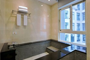 Bañera y ducha independientes, bañera con aguas termales