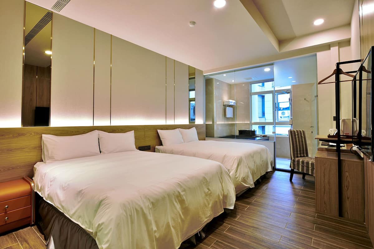 Luxury Quadruple Room | In-room safe, desk, blackout drapes, WiFi (free)