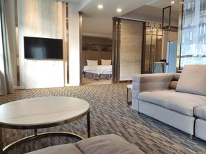 Executive Double Room | In-room safe, desk, blackout drapes, free WiFi - Muen Yuan Dong Hot Spring Hotel (Jiaoxi)