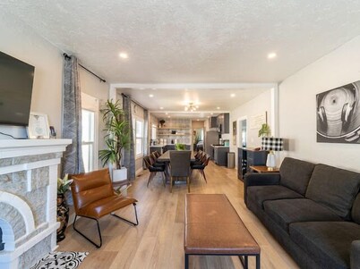 Spacious 3BR Home + Private 2BR Guest house – Ideal for Groups