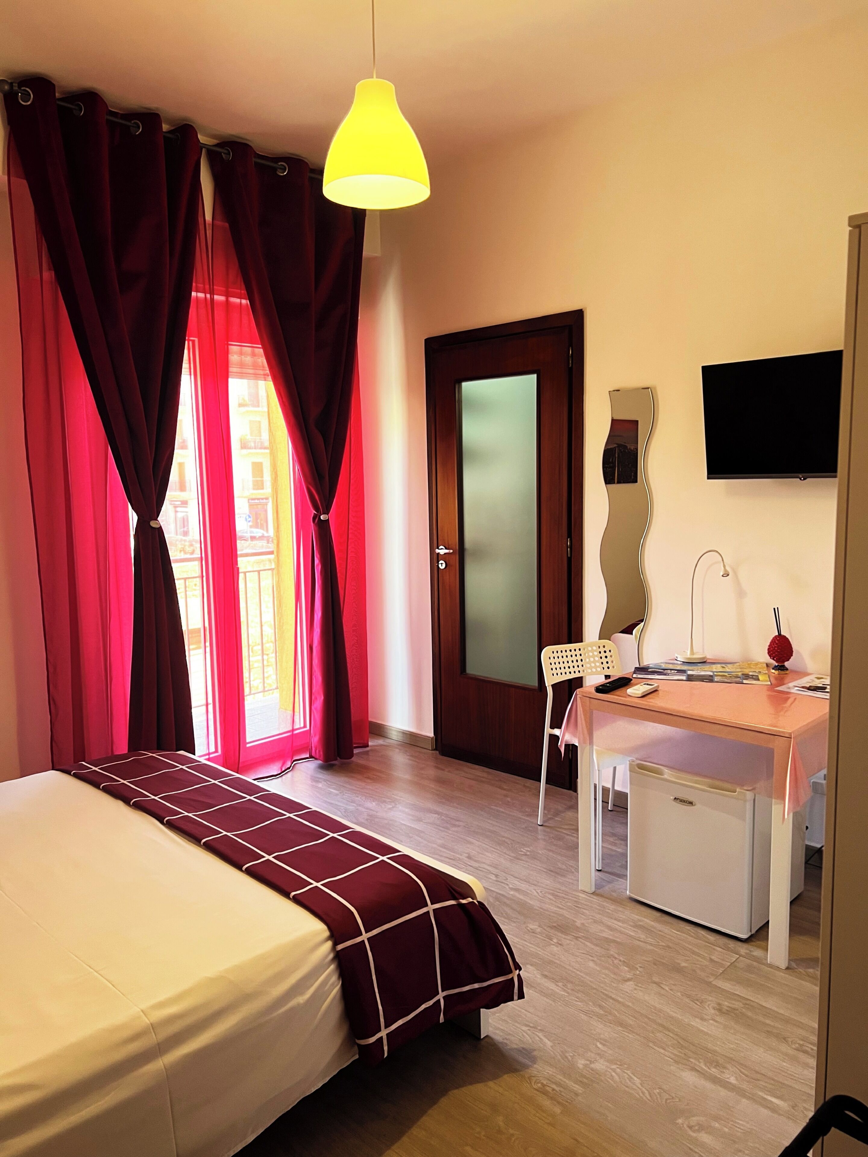 1 bedroom, in-room safe, desk, free WiFi