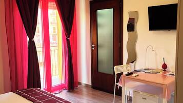 1 bedroom, in-room safe, desk, free WiFi