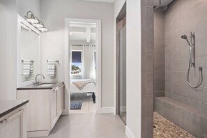 5 bedrooms, iron/ironing board, free WiFi, bed sheets