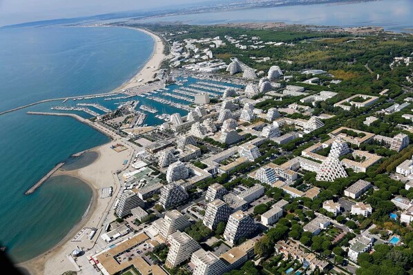 Una spiaggia nelle vicinanze