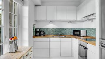 Réfrigérateur, four, plaque de cuisson, lave-vaisselle