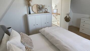 2 Schlafzimmer, Zimmersafe, Bügeleisen/Bügelbrett, Reisekinderbett