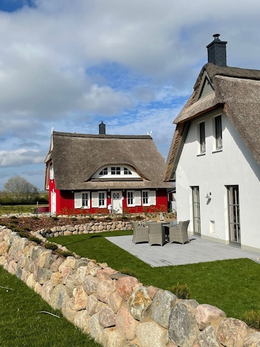 Neu! Wunderschönes Reetdachhhaus in idyllischer Lage!