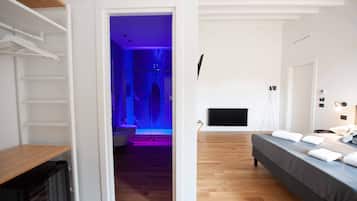 Habitación exclusiva | Baño | Regadera, regadera tipo lluvia, secadora de cabello, bidet