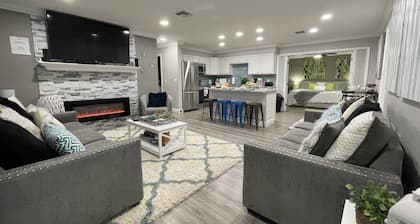 SHOW STOPPER! HEATED POOL, UPDATED HOME 2 MILES TO BEACH!! 3 KING BEDS! 4BD 2BA