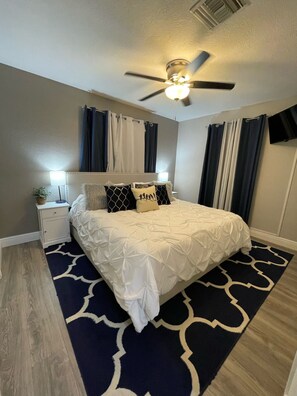 4 bedrooms, desk, iron/ironing board, travel crib