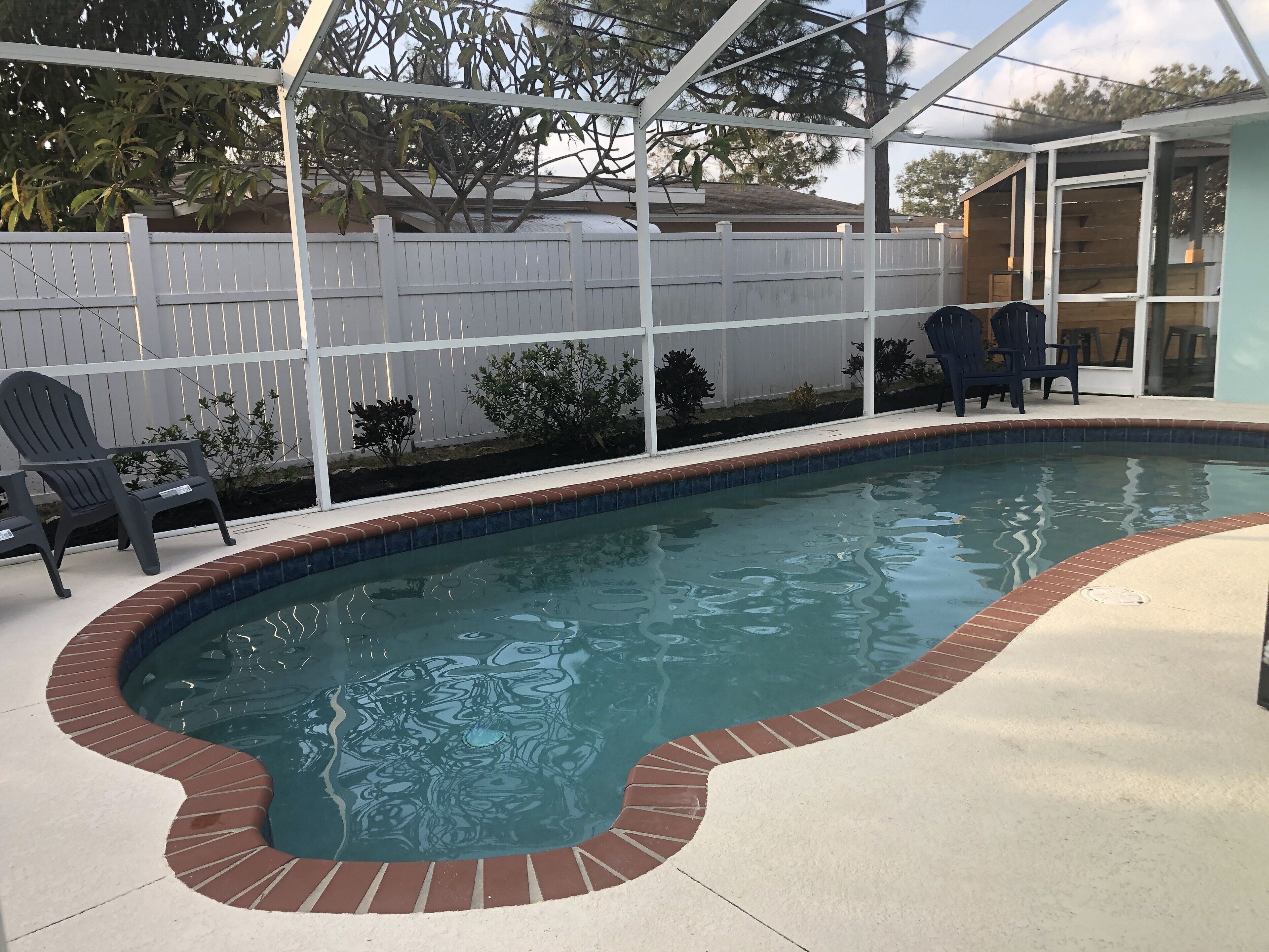 Alberca al aire libre y alberca climatizada