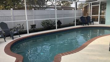 Alberca al aire libre y alberca climatizada