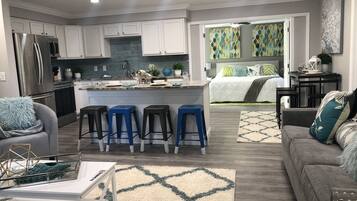 4 bedrooms, desk, iron/ironing board, travel crib