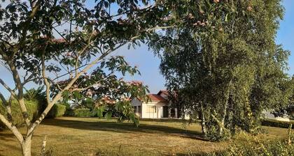 House with private pool and close proximity to shops