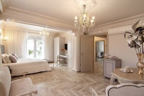 9 chambres, fer et planche à repasser, Wi-Fi, draps fournis