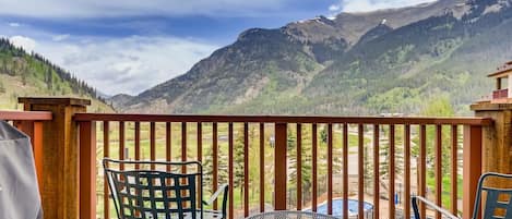 Condo, 2 habitaciones | Balcón