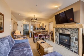 公寓客房, 2 間臥室 | 起居區