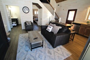 Smart TV, fireplace - Luxury Cabin with Hot Tub Spa adjacent to 16,000 Acres of Gamelands (Ohiopyle)