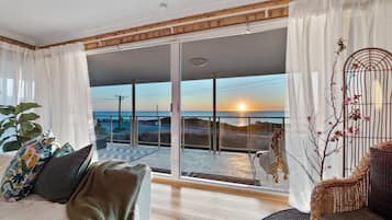 2 bedrooms, iron/ironing board, travel cot, free WiFi