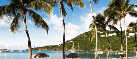 Beach nearby, sun loungers, beach towels