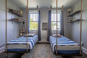 3 slaapkamers, een strijkplank/strijkijzer, wifi, beddengoed