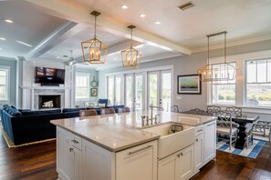Interior - Downtown Waterfront with Yacht Accessibility (Tampa)