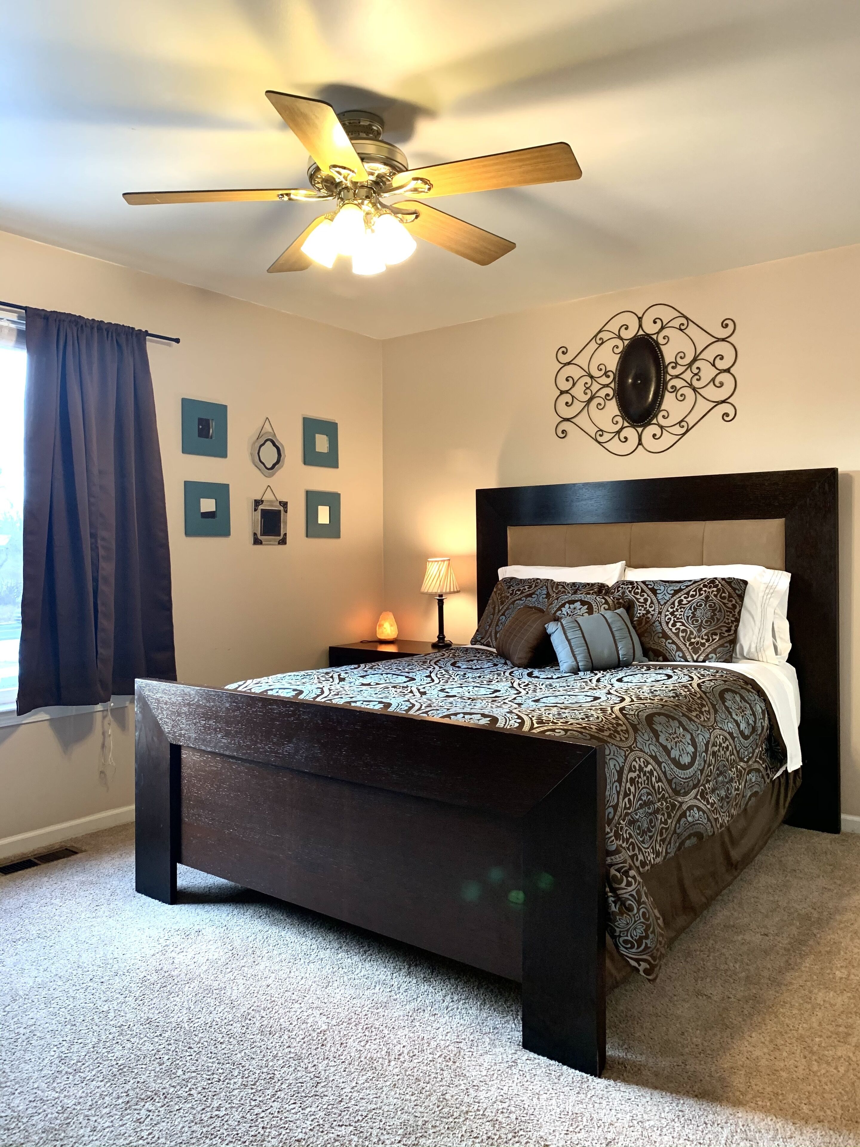 3 bedrooms, desk, iron/ironing board, travel crib