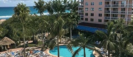 Een verwarmd zwembad