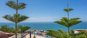 OCEANFRONT, BEAUTIFUL CONDO/w POOL&BEACH
