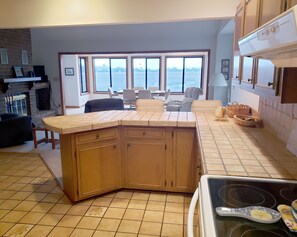 ثلاجة، ميكروويف، فرن، موقد طهي مسطح