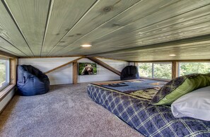 1 bedroom - Cattail Cottage is a Tiny Home with a hot tub in Wears Valley! (Sevierville)