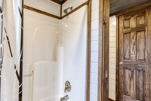 Combined shower/tub