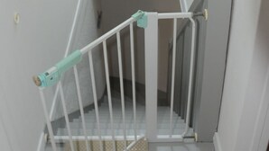 A staircase with a white railing and a teal handrail, leading to an upper floor. - CHARM AND TRANQUILITY ON THE ARCACHON BASIN (Andernos-les-Bains)