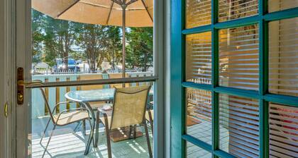 Beach Escape - 2 minute walk to the Beach!