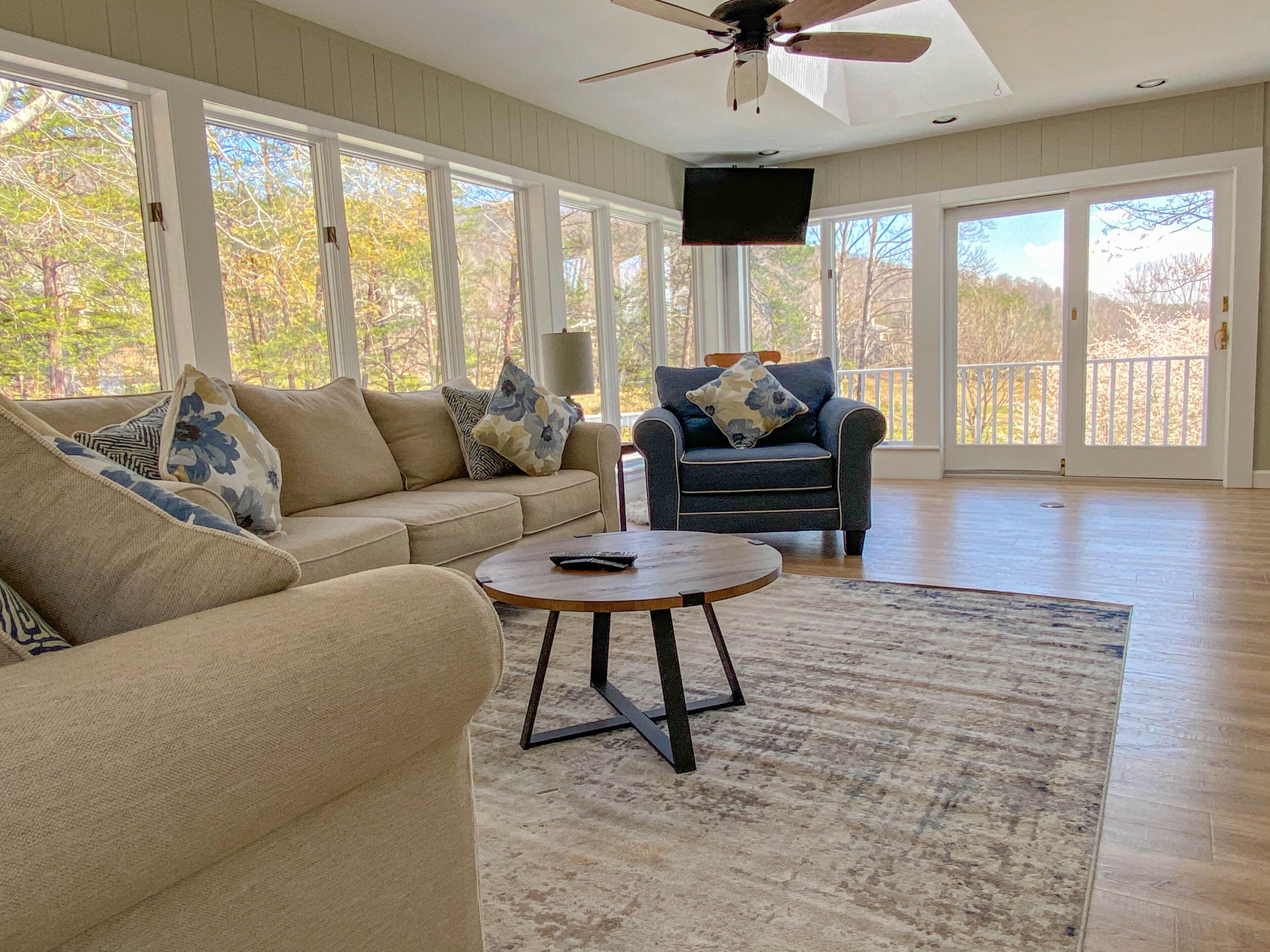★Views★Golf Cart Included★Behind Resort Gate★Member Areas Included