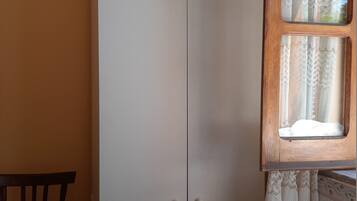 2 habitaciones, tabla de planchar con plancha y wifi gratis