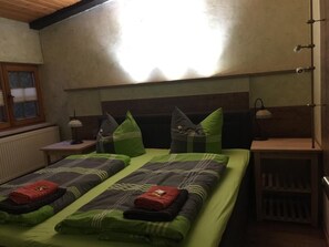 4 chambres, fer et planche à repasser, Wi-Fi, draps fournis